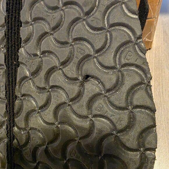 Birkenstocks Gizeh Grooved Black and Tan Platform Sandals Size 41 - Picture 12 of 16